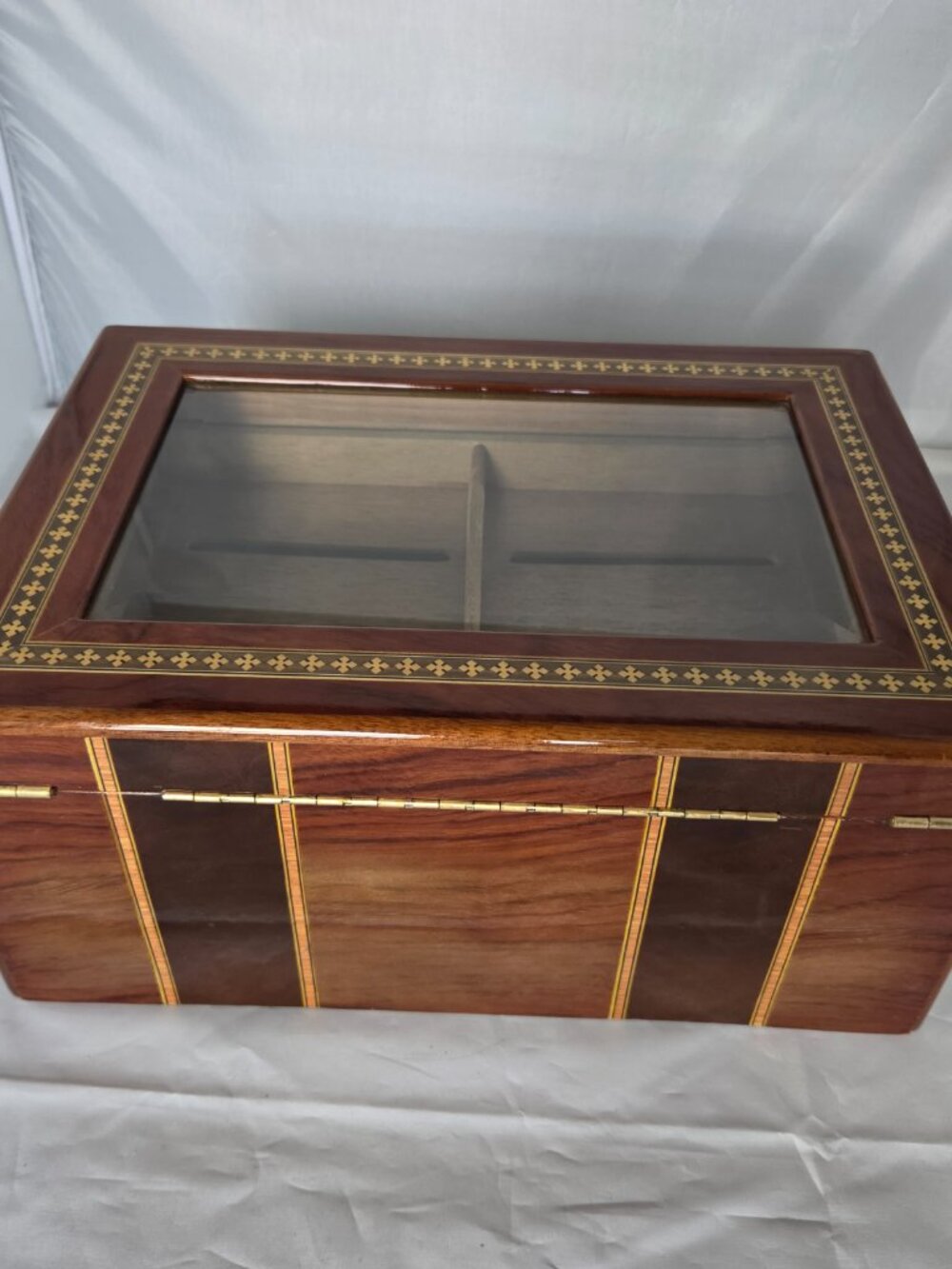Desktop Humidor - Picture 7 of 16